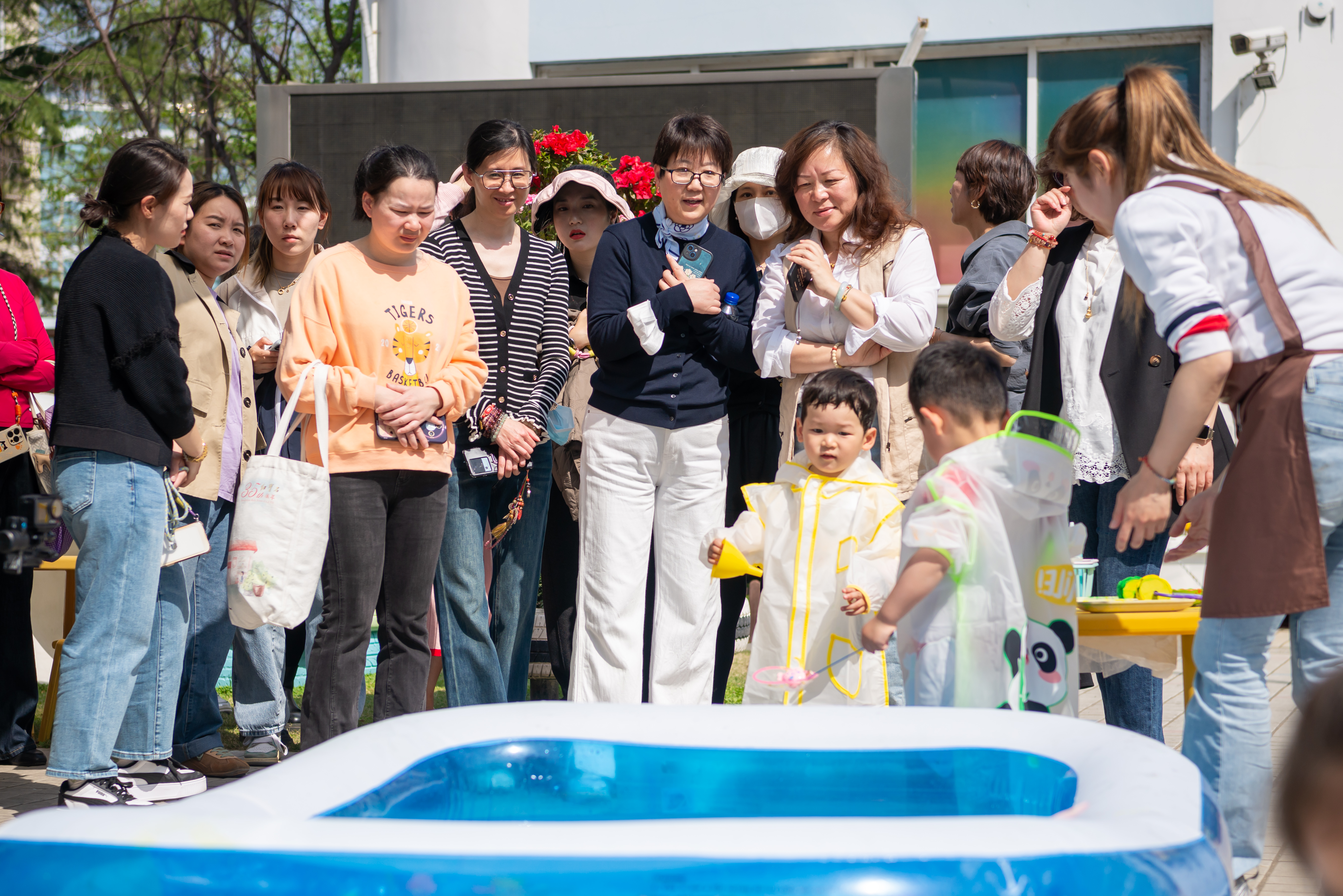 “悦”享户外  “研”续成长——基于托班幼儿经验连续性发展的回应性支持区域研讨